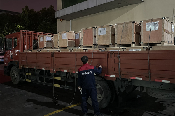 We supply forged steel ball valves for oil fields.