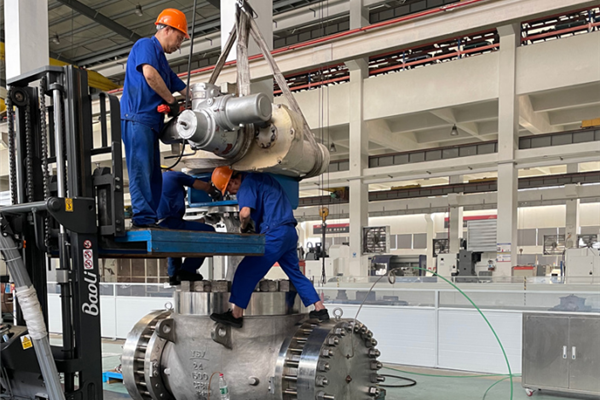 Top mounted ball valves are widely used in various industrial fields. 